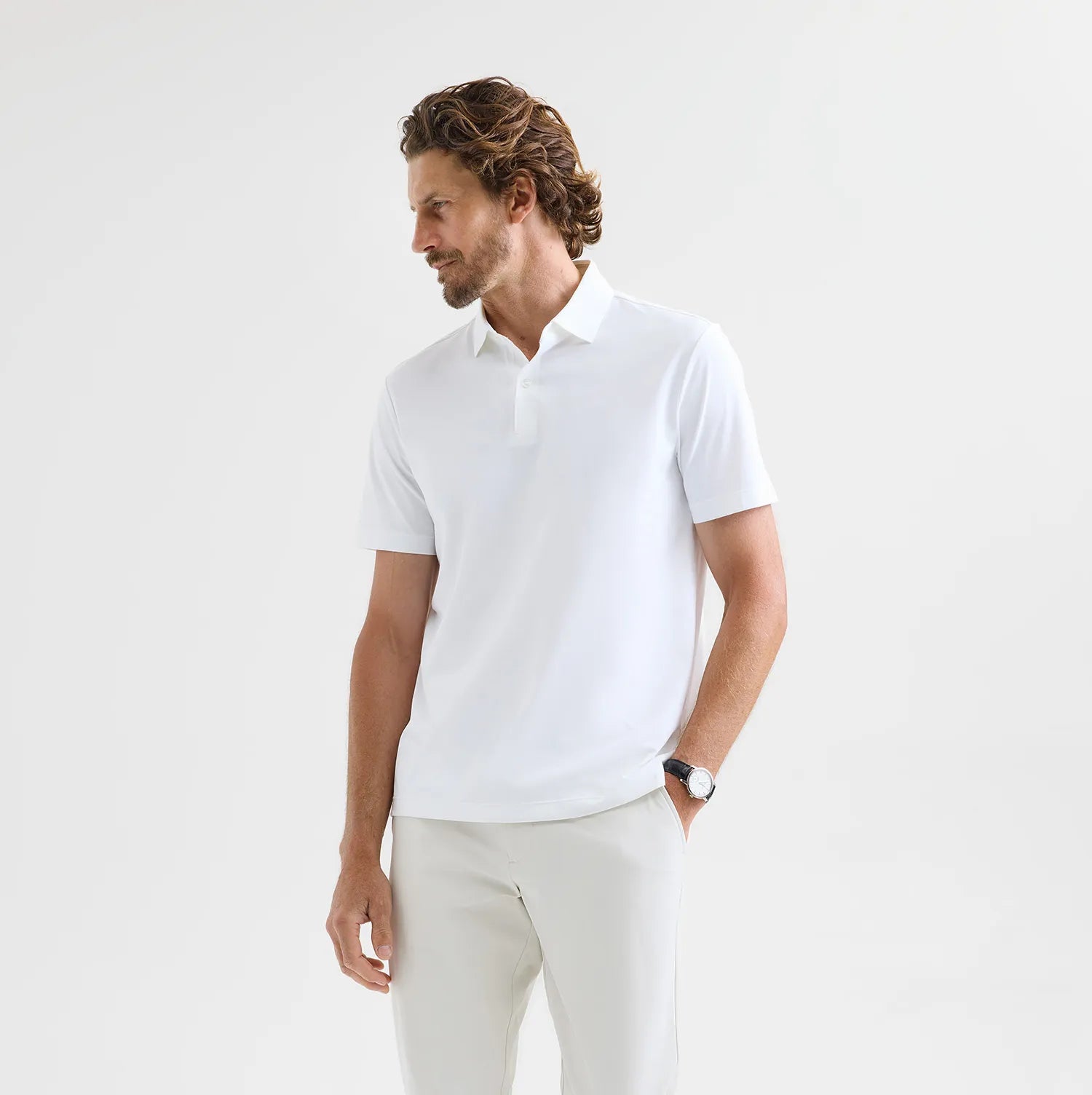 White Como Travel Polo – breathable, wrinkle-resistant, and crafted for the modern traveller seeking all-day comfort.